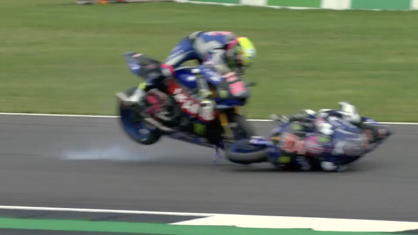 WATCH: BSB team-mate title favourites clash; O’Halloran OK, Mackenzie fracture